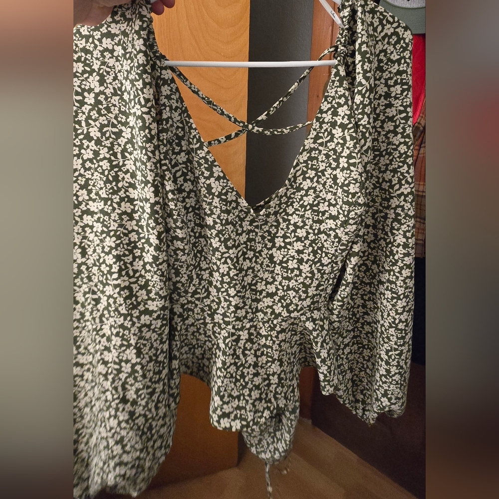 Lulus Lace-Up Puff Sleeve Peplum Top